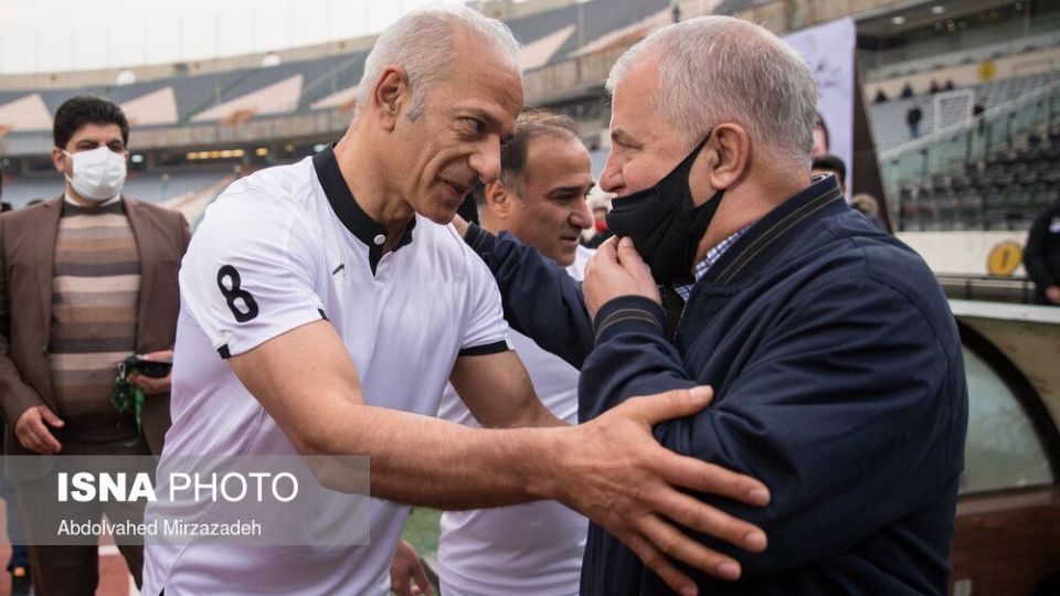 دیدار تیم‌های منتخب ۹۸ و سرخ آبی یادبود میناوند و انصاریان