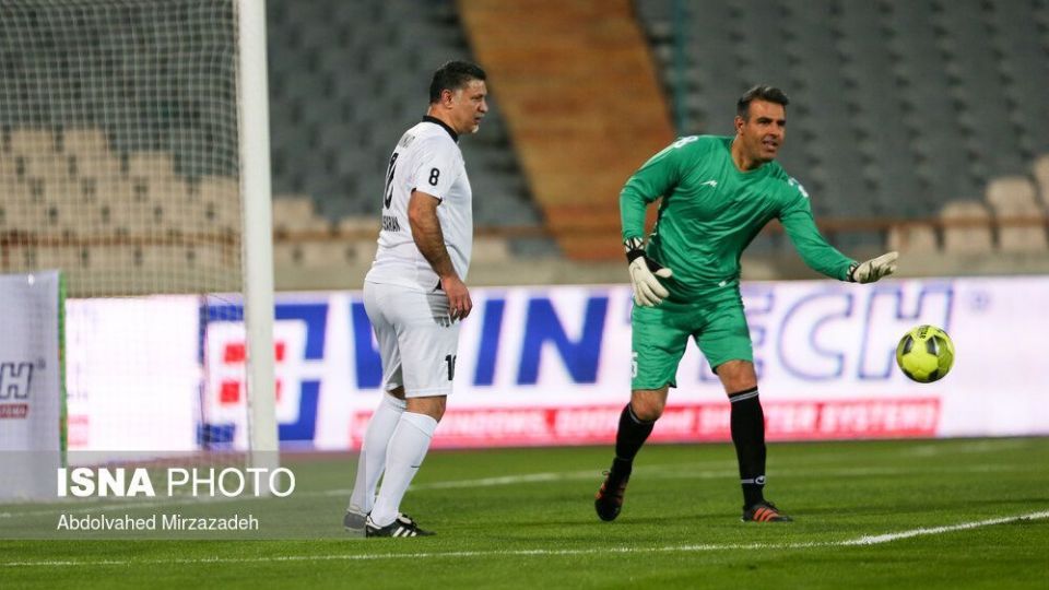 دیدار تیم‌های منتخب ۹۸ و سرخ آبی یادبود میناوند و انصاریان