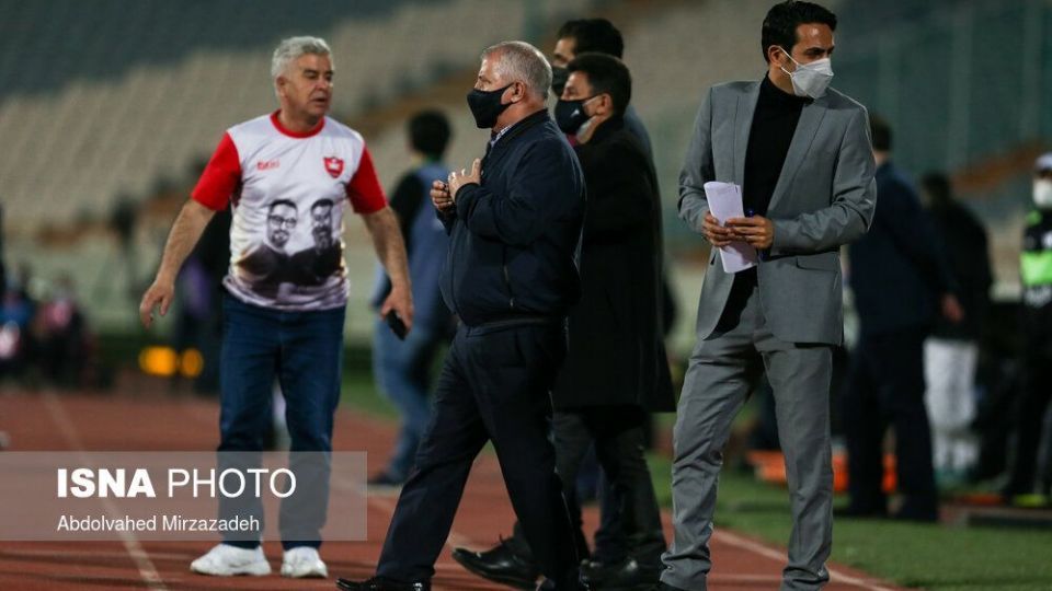 دیدار تیم‌های منتخب ۹۸ و سرخ آبی یادبود میناوند و انصاریان