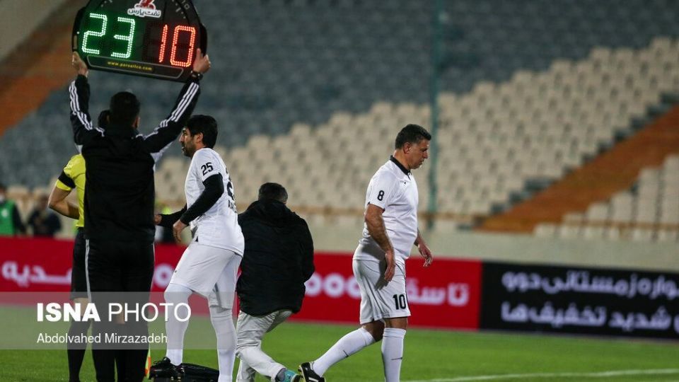 دیدار تیم‌های منتخب ۹۸ و سرخ آبی یادبود میناوند و انصاریان