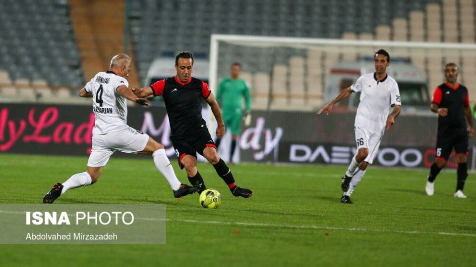 دیدار تیم‌های منتخب ۹۸ و سرخ آبی یادبود میناوند و انصاریان