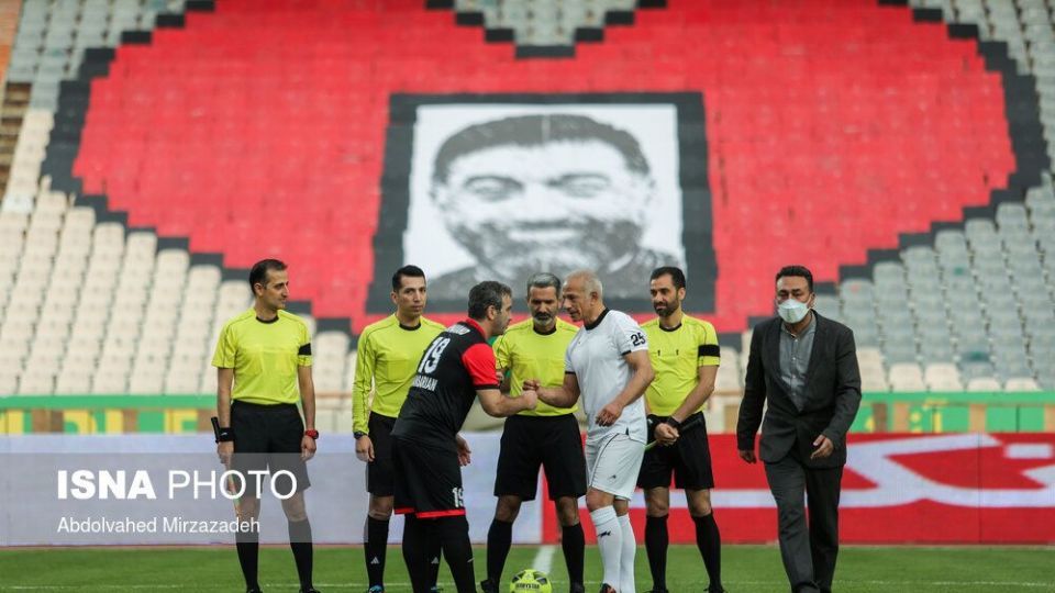 دیدار تیم‌های منتخب ۹۸ و سرخ آبی یادبود میناوند و انصاریان