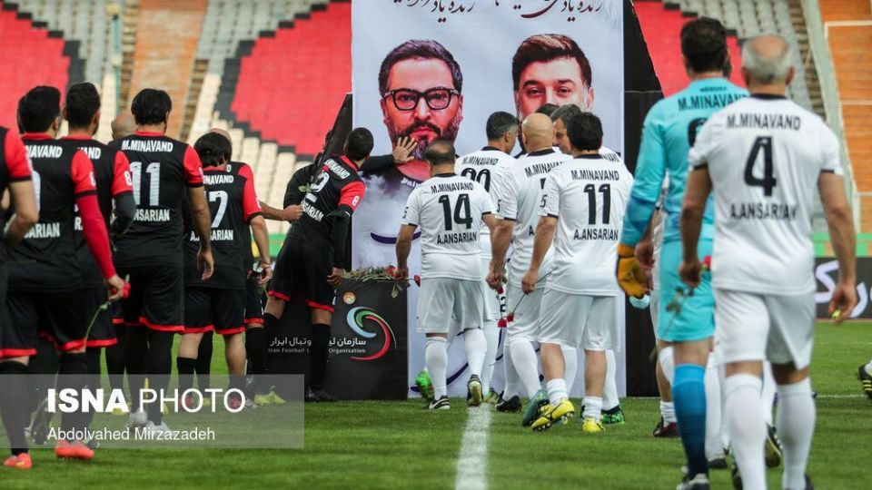 دیدار تیم‌های منتخب ۹۸ و سرخ آبی یادبود میناوند و انصاریان