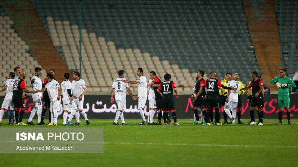 دیدار تیم‌های منتخب ۹۸ و سرخ آبی یادبود میناوند و انصاریان