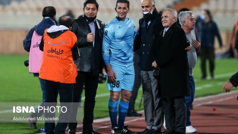 دیدار تیم‌های منتخب ۹۸ و سرخ آبی یادبود میناوند و انصاریان