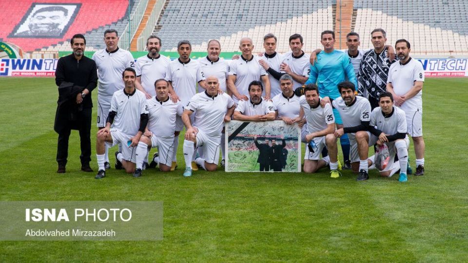 دیدار تیم‌های منتخب ۹۸ و سرخ آبی یادبود میناوند و انصاریان