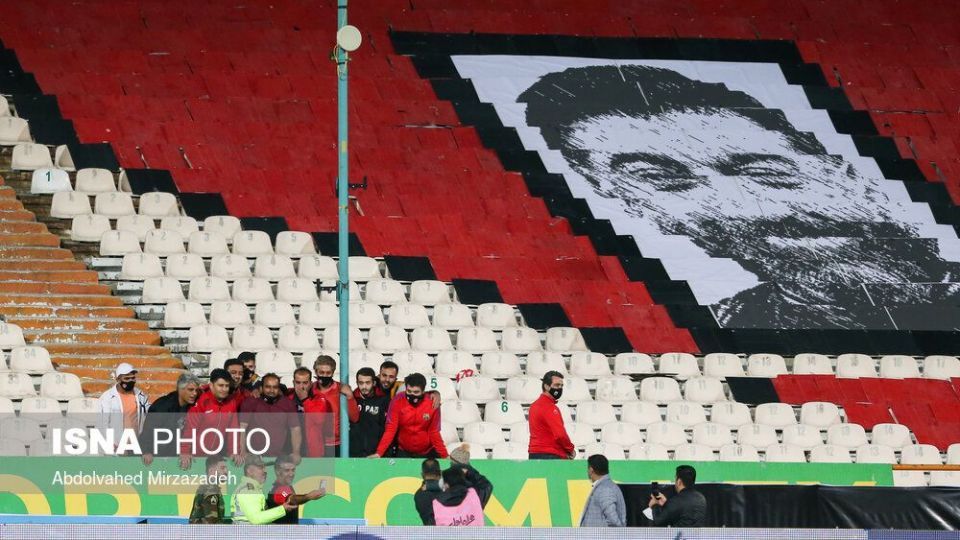 دیدار تیم‌های منتخب ۹۸ و سرخ آبی یادبود میناوند و انصاریان