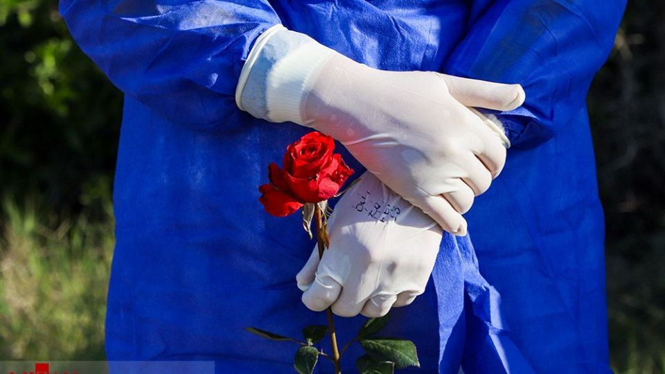 تشییع پیکر شهیده مدافع سلامت در اهواز