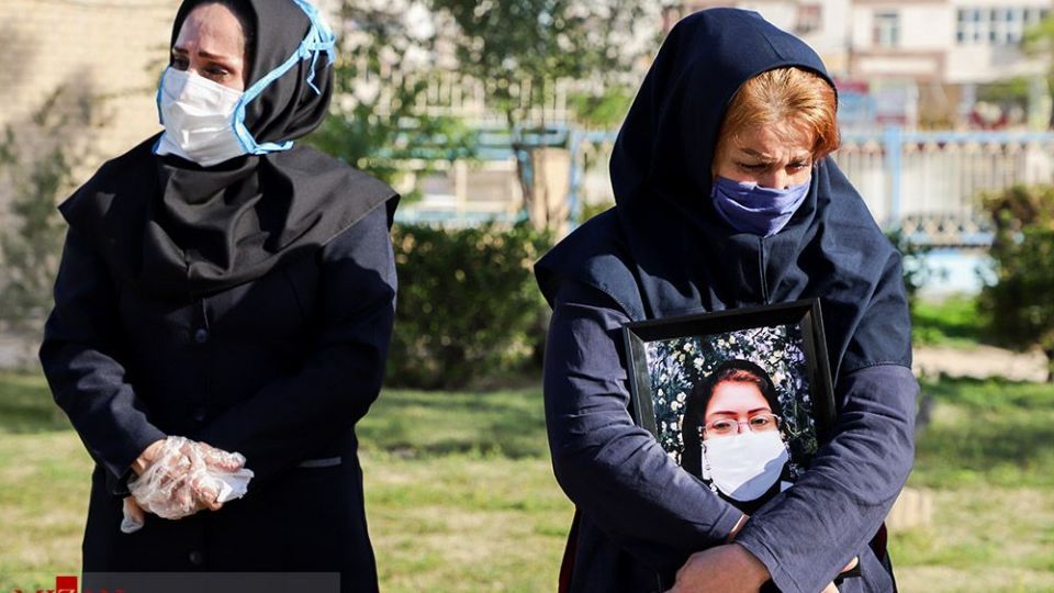 تشییع پیکر شهیده مدافع سلامت در اهواز