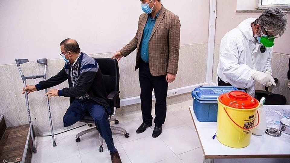 تزریق واکسن کرونا به ایثارگران خوزستانی