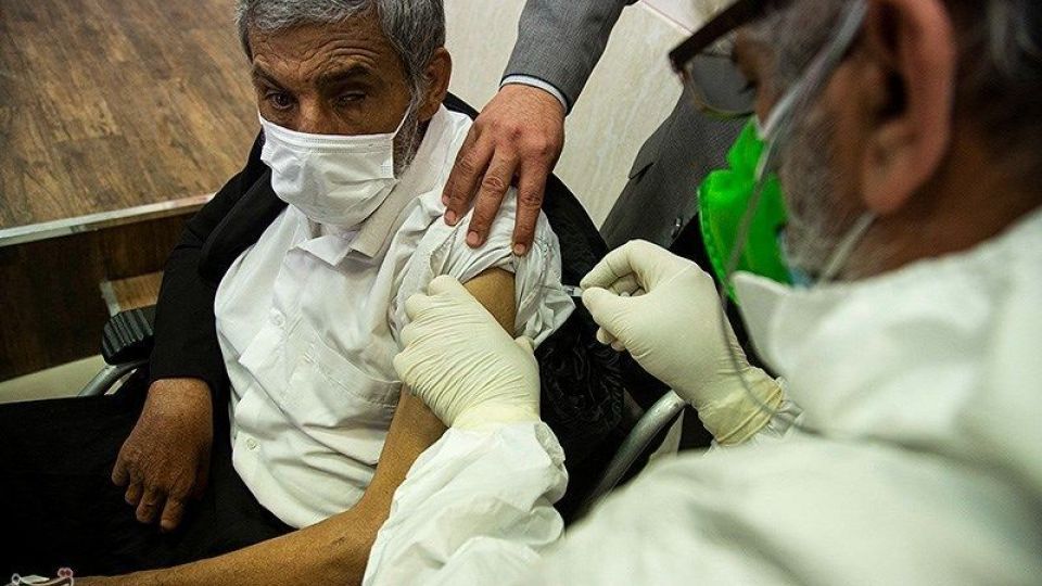 تزریق واکسن کرونا به ایثارگران خوزستانی