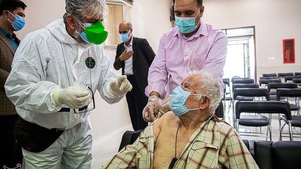 تزریق واکسن کرونا به ایثارگران خوزستانی