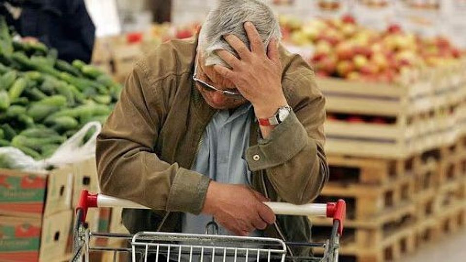 گرانی، کمبود، صف؛ شاهکار مدیریت دولت در مواد غذایی  