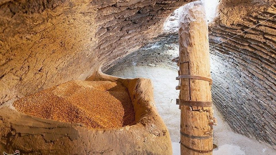 آسباد های تاریخی نشتیفان