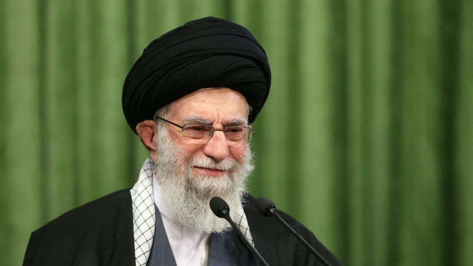 رهبر انقلاب: زنان شهید، جانباز و آزاده از برترین قله‌های افتخارات انقلاب هستند