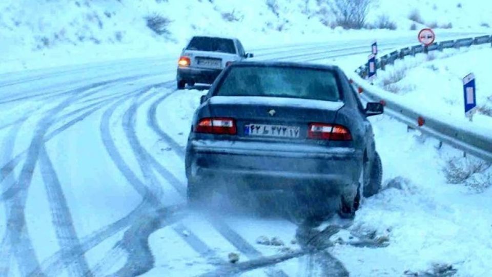 بارش برف و باران در همه محورهای تهران-شمال‌
