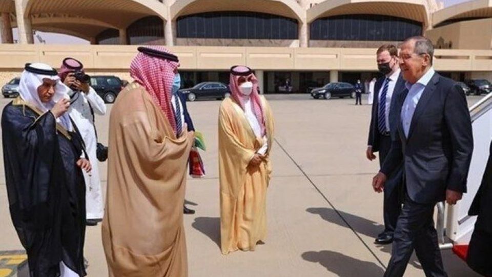 پیام عربستان به آمریکا: به ایران نزدیک شوید، پرونده سوریه را در خلاف جهت خواست شما پیش می بریم 