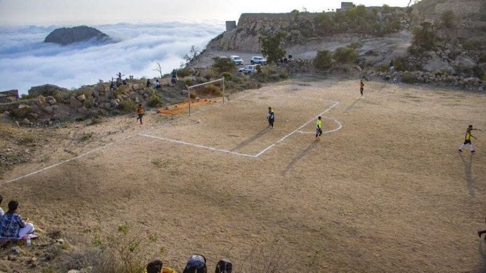 فوتبال بر فراز ابرها