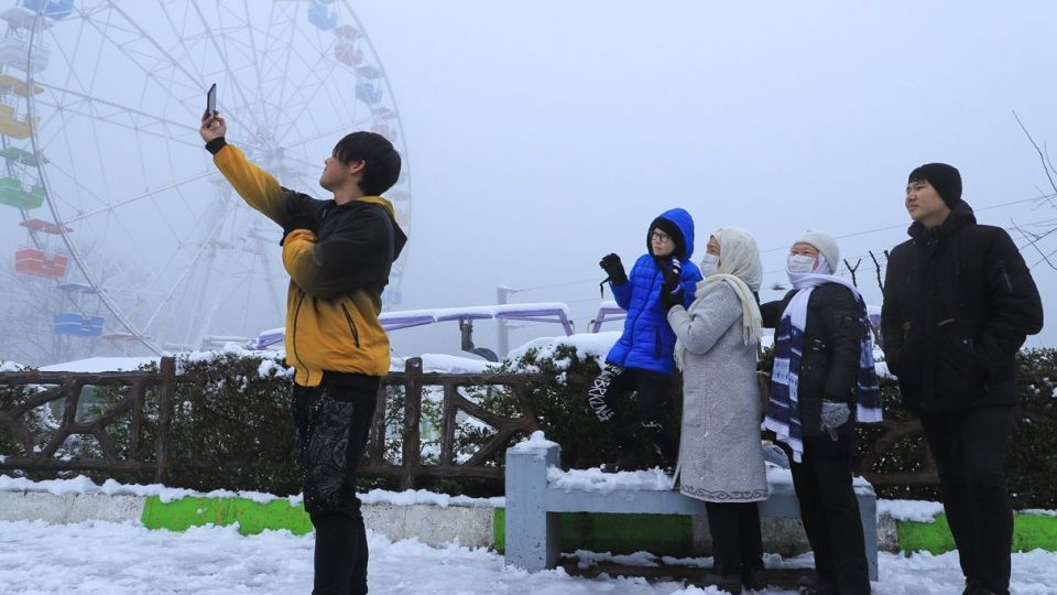 بارش برف در آخرین روز‌های زمستان - گلستان
