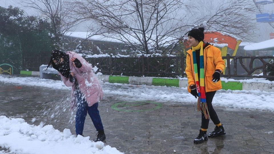 بارش برف در آخرین روز‌های زمستان - گلستان