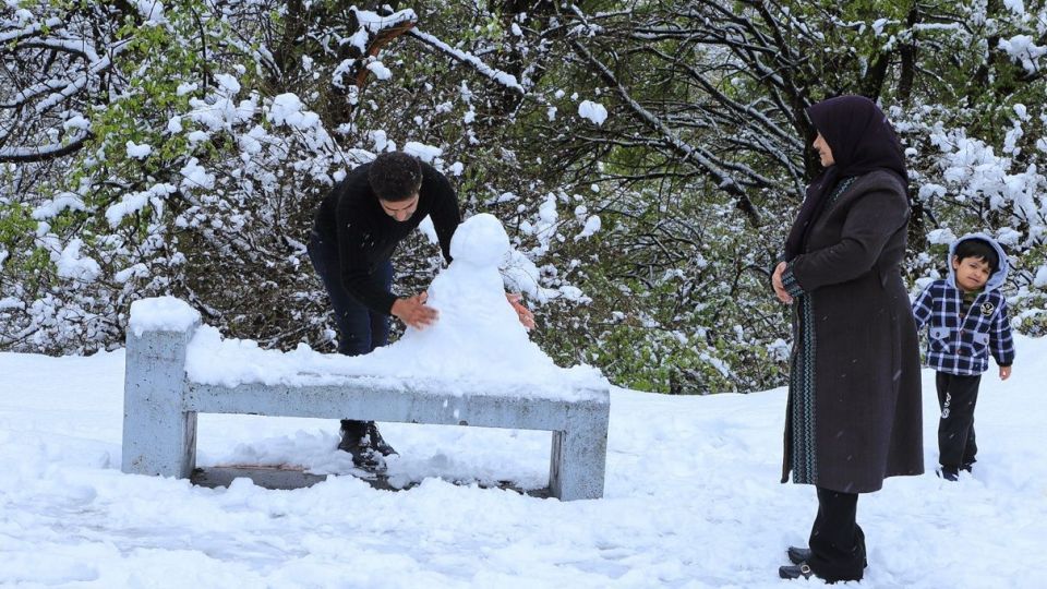 بارش برف در آخرین روز‌های زمستان - گلستان