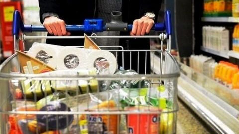 چرا بازار کالاهای اساسی آرام نمی‌گیرد؟
