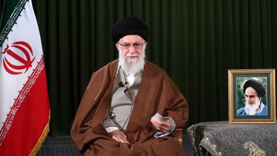رهبر معظم انقلاب: مسئولین، اقتصاد کشور را به رفع تحریم گره نزنند/قدرت خرید مردم بالا برود