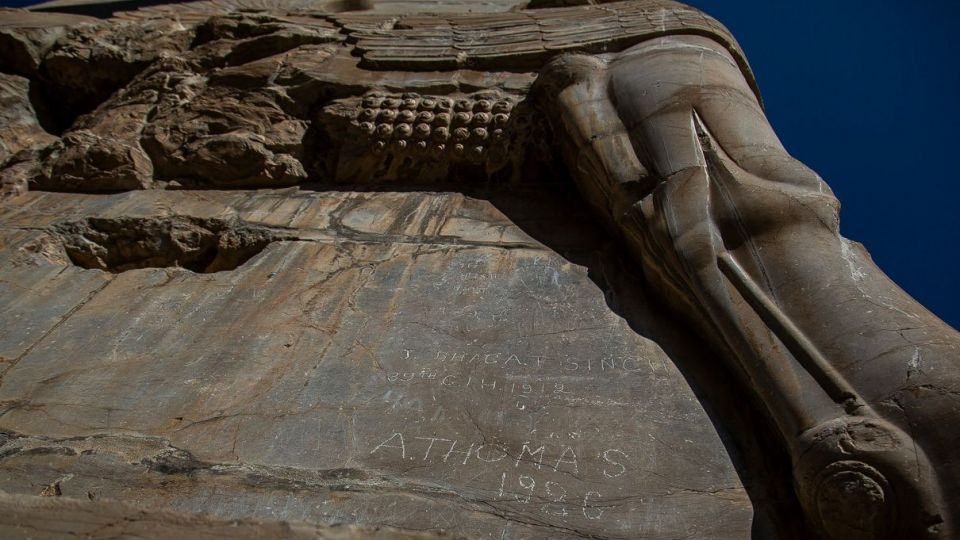 تیشه بی فرهنگی بر ریشه تاریخ - تخت جمشید