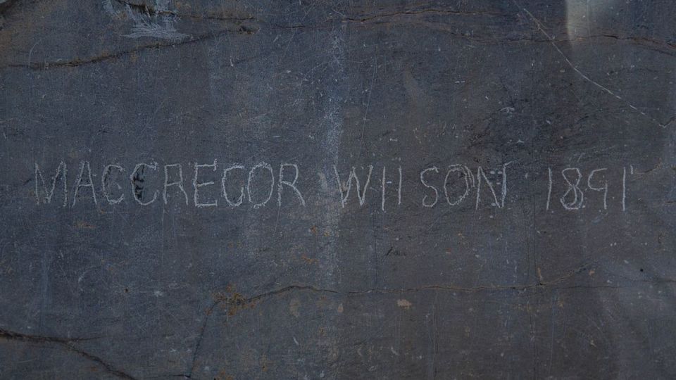 تیشه بی فرهنگی بر ریشه تاریخ - تخت جمشید