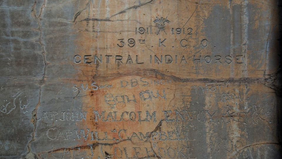 تیشه بی فرهنگی بر ریشه تاریخ - تخت جمشید