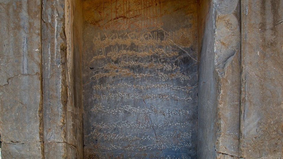 تیشه بی فرهنگی بر ریشه تاریخ - تخت جمشید