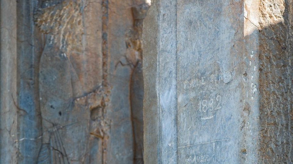 تیشه بی فرهنگی بر ریشه تاریخ - تخت جمشید