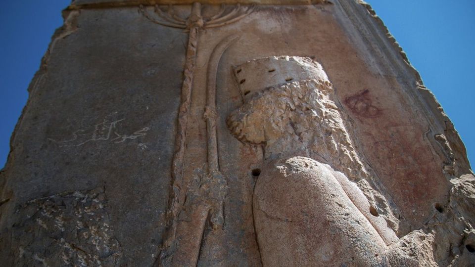 تیشه بی فرهنگی بر ریشه تاریخ - تخت جمشید