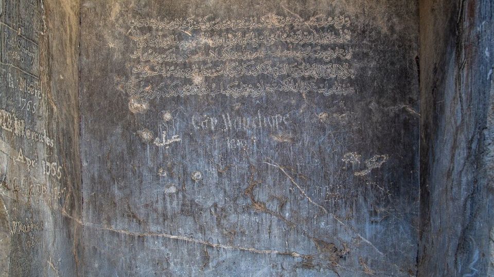 تیشه بی فرهنگی بر ریشه تاریخ - تخت جمشید