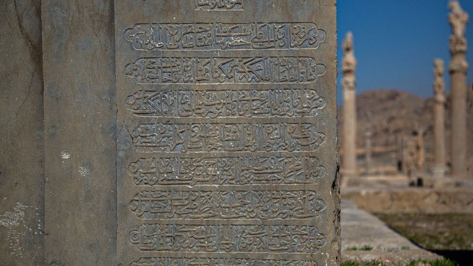 تیشه بی فرهنگی بر ریشه تاریخ - تخت جمشید