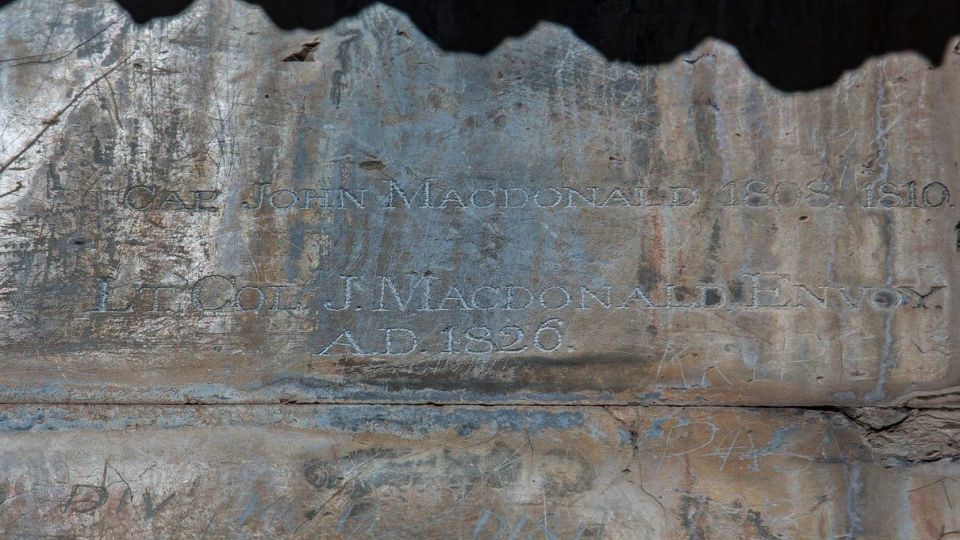 تیشه بی فرهنگی بر ریشه تاریخ - تخت جمشید