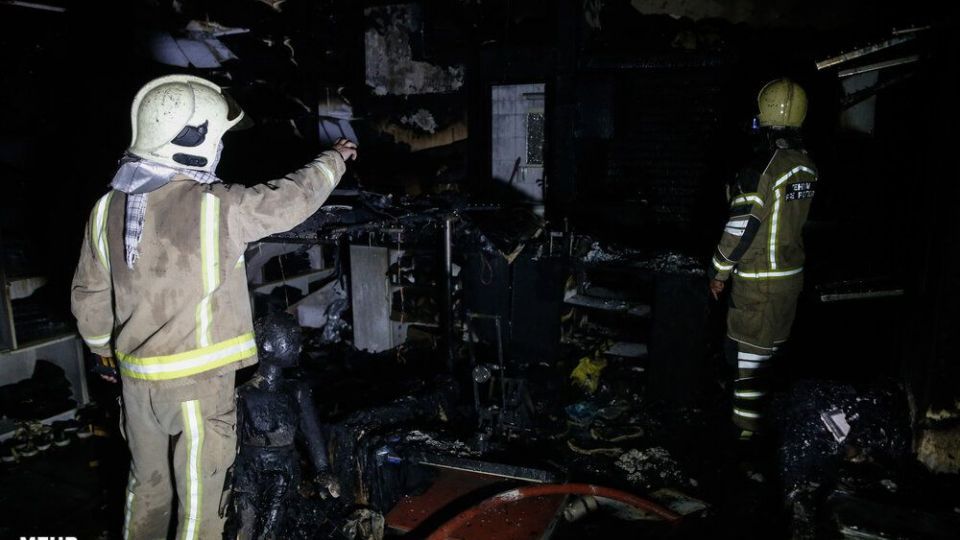 مهار آتش سوزی در پاساژ مهستان