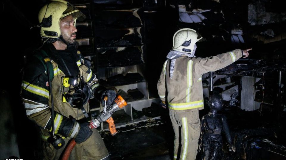 مهار آتش سوزی در پاساژ مهستان