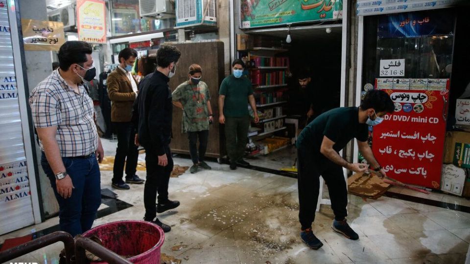 مهار آتش سوزی در پاساژ مهستان