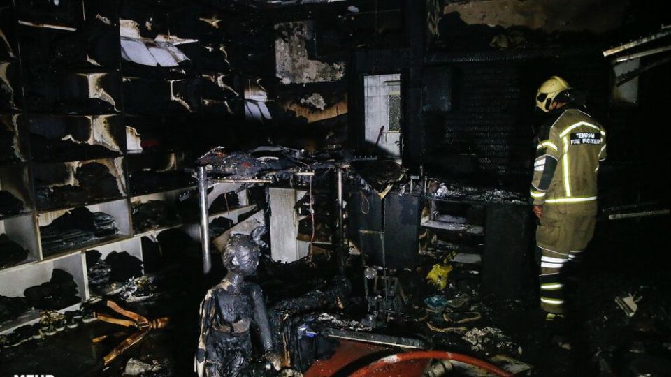 مهار آتش سوزی در پاساژ مهستان