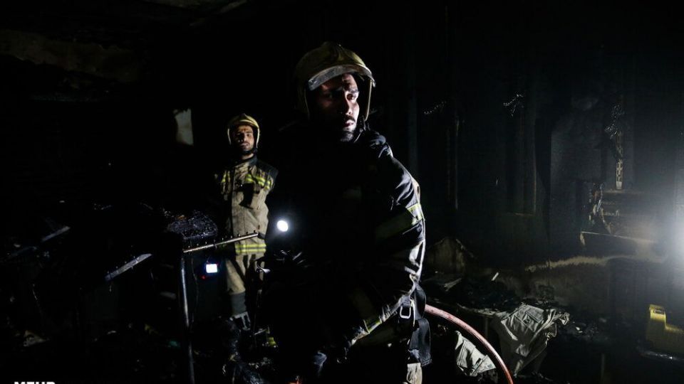 مهار آتش سوزی در پاساژ مهستان