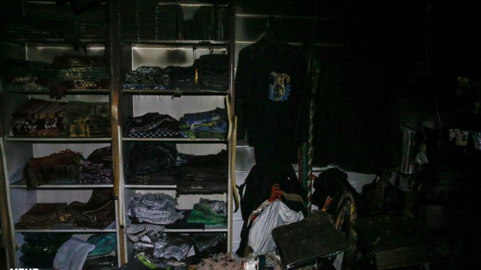 مهار آتش سوزی در پاساژ مهستان