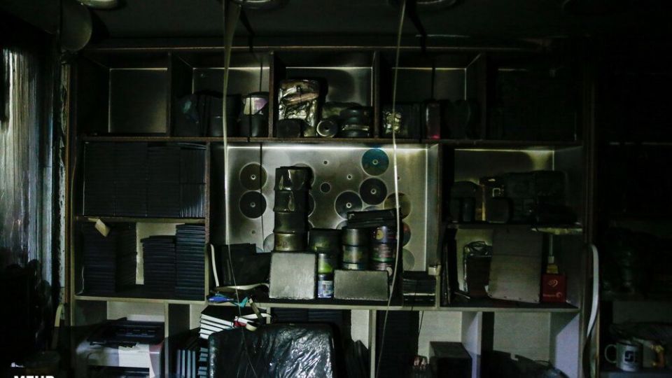 مهار آتش سوزی در پاساژ مهستان