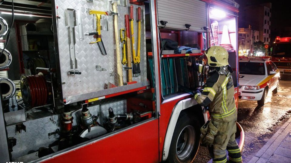 مهار آتش سوزی در پاساژ مهستان