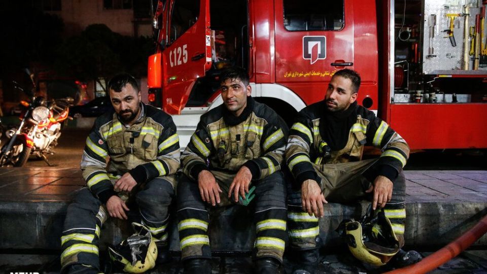 مهار آتش سوزی در پاساژ مهستان