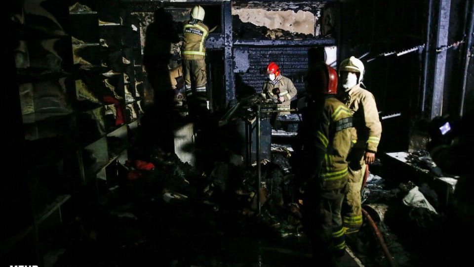 مهار آتش سوزی در پاساژ مهستان