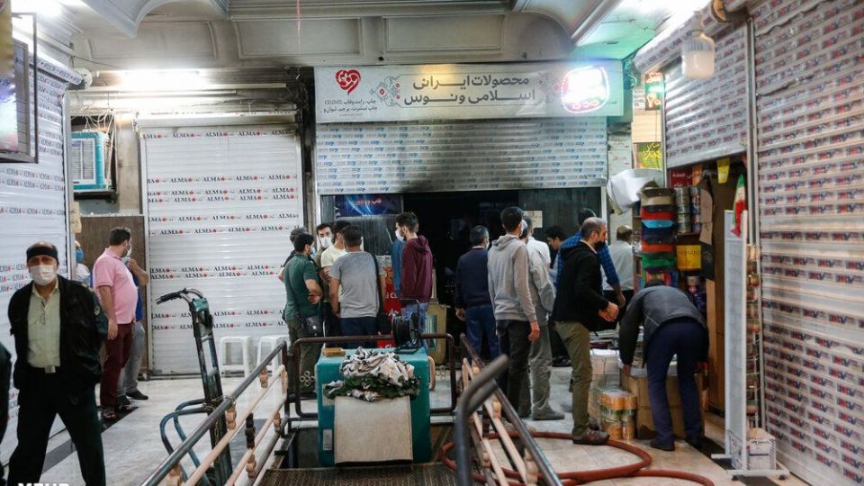 مهار آتش سوزی در پاساژ مهستان