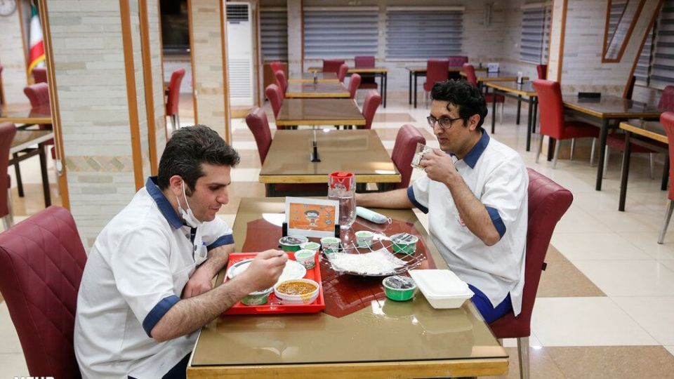 سفره افطار مدافعان سلامت