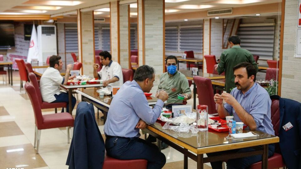 سفره افطار مدافعان سلامت