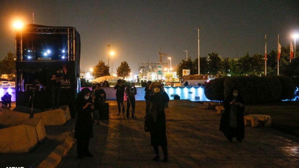 نورپردازی سه بعدی هفته سلامت در برج آزادی